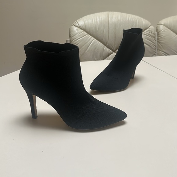 CUSHIONAIRE Women's Genie Stretch Knit Heel Bootie Memory Foam padding, size 8.5 - Picture 10 of 14